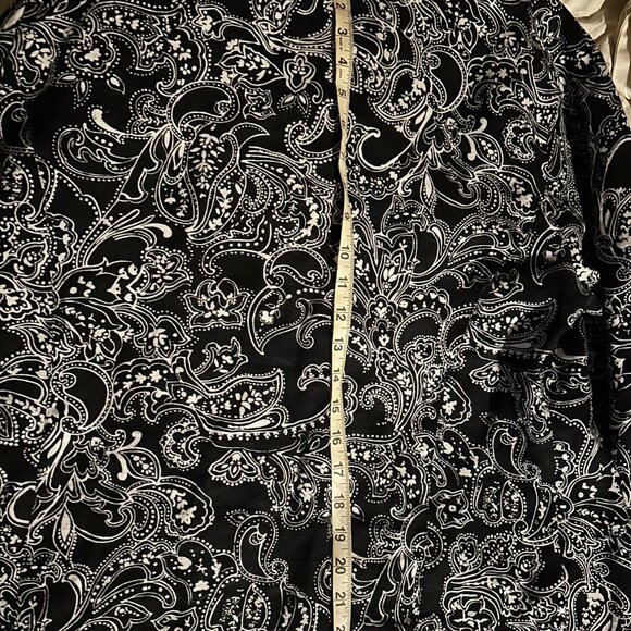 JM Collection Top, Size 16, Black & White, Paisley Pattern, Button Front - Picture 4 of 4